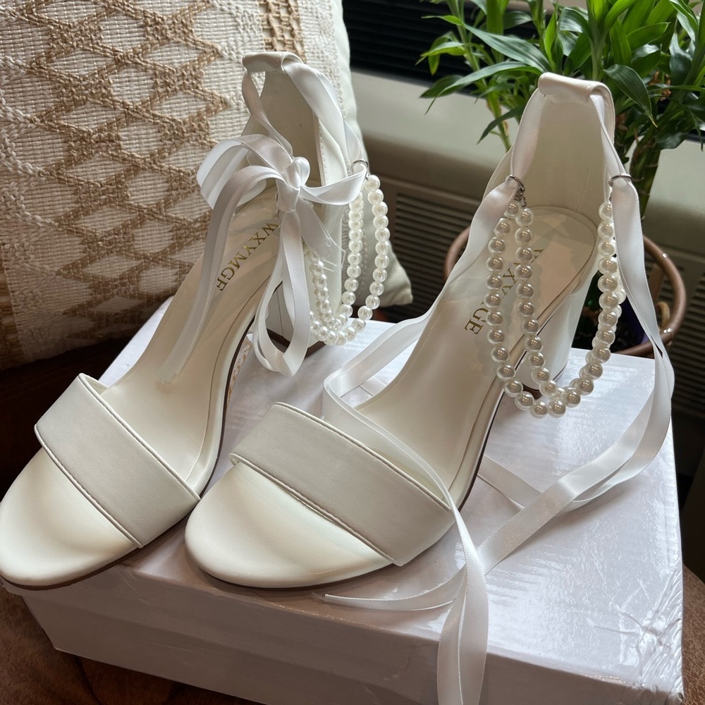 White Pearl-Ankled Heel | Size 7